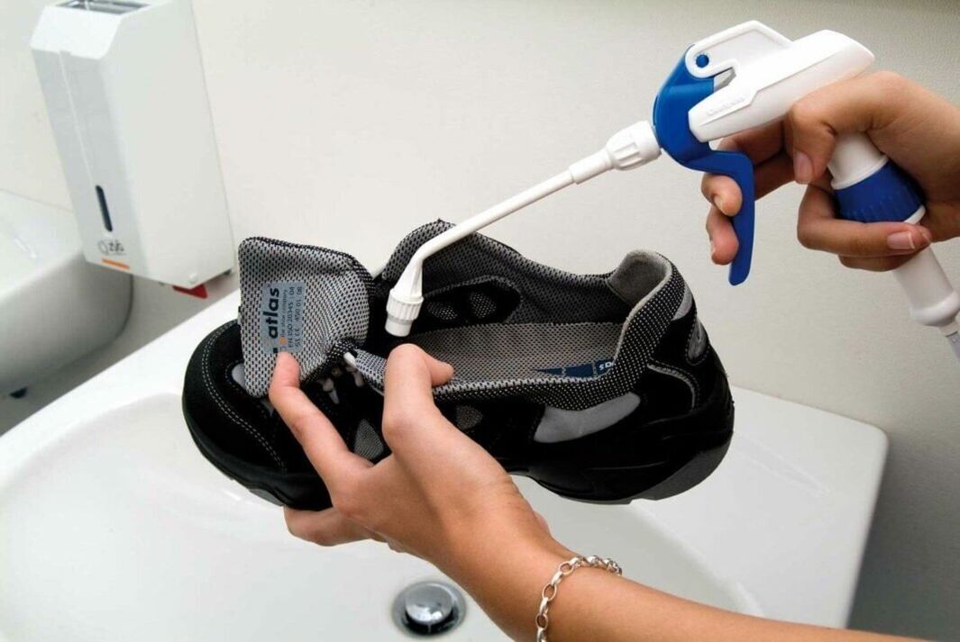 to clean shoes with cork using a device